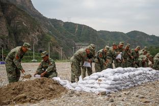 半场-曼联暂2-1热刺 拉什福德破门霍伊伦传射加纳乔遭抱摔未判点